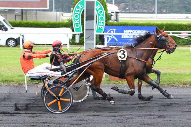 Photo d'arrivée de la course pmu GRAND NATIONAL DES AMATEURS à LE CROISE-LAROCHE le Mercredi 23 mai 2018