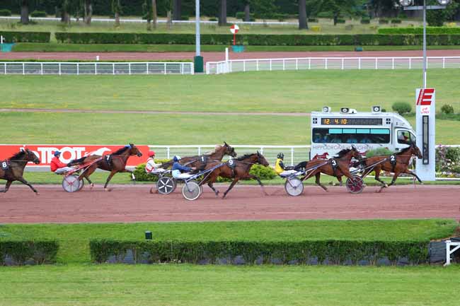 Photo d'arrivée de la course pmu PRIX DE SARE à ENGHIEN le Samedi 26 mai 2018