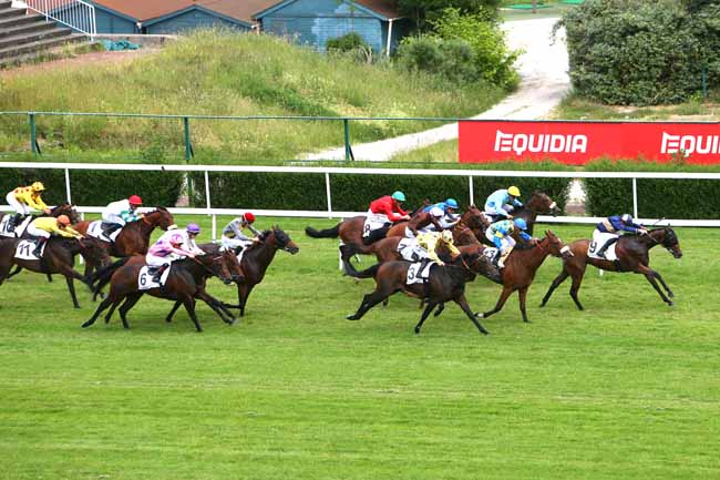 Photo d'arrivée de la course pmu PRIX DE LA FOUILLEUSE à SAINT-CLOUD le Lundi 28 mai 2018