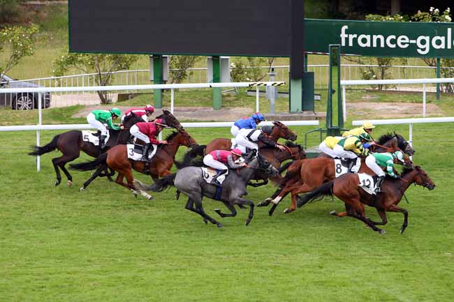 Photo d'arrivée de la course pmu PRIX DE LA VALLEE DU LOT à SAINT-CLOUD le Lundi 28 mai 2018
