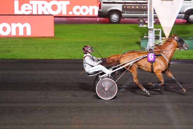 Photo d'arrivée de la course pmu PRIX IPHIGENIA à PARIS-VINCENNES le Mardi 29 mai 2018