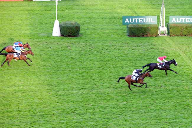 Photo d'arrivée de la course pmu PRIX SPIROU à AUTEUIL le Mercredi 30 mai 2018