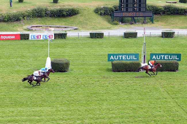 Photo d'arrivée de la course pmu PRIX CALDARIUM à AUTEUIL le Lundi 4 juin 2018