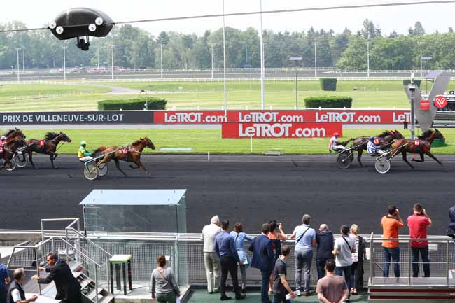 Photo d'arrivée de la course pmu PRIX DE VILLENEUVE-SUR-LOT à PARIS-VINCENNES le Samedi 9 juin 2018