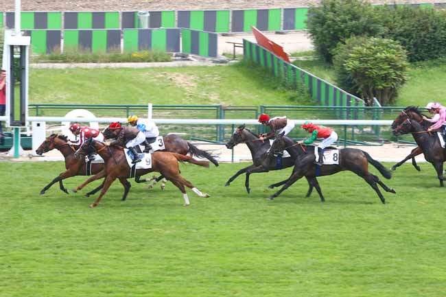 Photo d'arrivée de la course pmu PRIX DES ARTS ET METIERS à LONGCHAMP le Dimanche 10 juin 2018