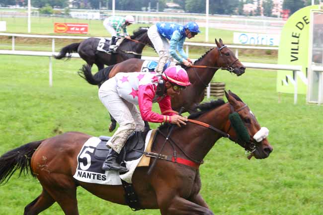 Photo d'arrivée de la course pmu GRAND PRIX DES AQPS à NANTES le Mardi 12 juin 2018