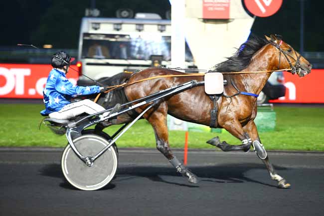 Photo d'arrivée de la course pmu PRIX SIRI à PARIS-VINCENNES le Mardi 12 juin 2018