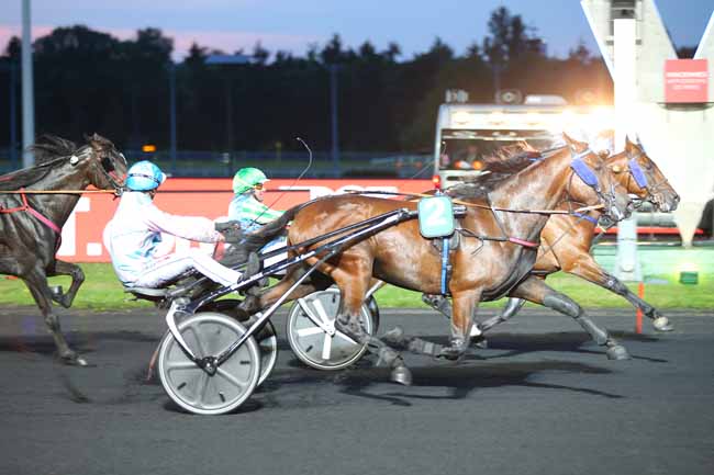 Photo d'arrivée de la course pmu PRIX CORONIS à PARIS-VINCENNES le Vendredi 15 juin 2018