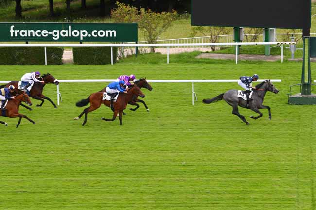 Photo d'arrivée de la course pmu PRIX CHAPEAU ROUGE à SAINT-CLOUD le Vendredi 15 juin 2018
