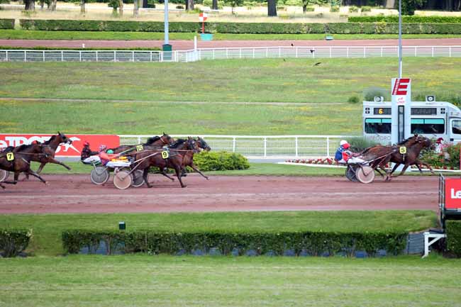 Photo d'arrivée de la course pmu PRIX DE NEW YORK à ENGHIEN le Samedi 16 juin 2018