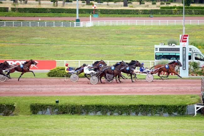 Photo d'arrivée de la course pmu PRIX DE LA PORTE DE LA PLAINE à ENGHIEN le Samedi 16 juin 2018