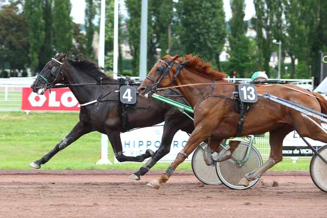 Photo d'arrivée de la course pmu PRIX DE GANNAT à VICHY le Lundi 18 juin 2018