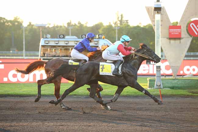 Photo d'arrivée de la course pmu PRIX POLANA à PARIS-VINCENNES le Mardi 19 juin 2018