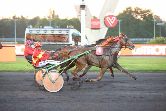 Photo d'arrivée de la course pmu PRIX MARIA à PARIS-VINCENNES le Mardi 19 juin 2018