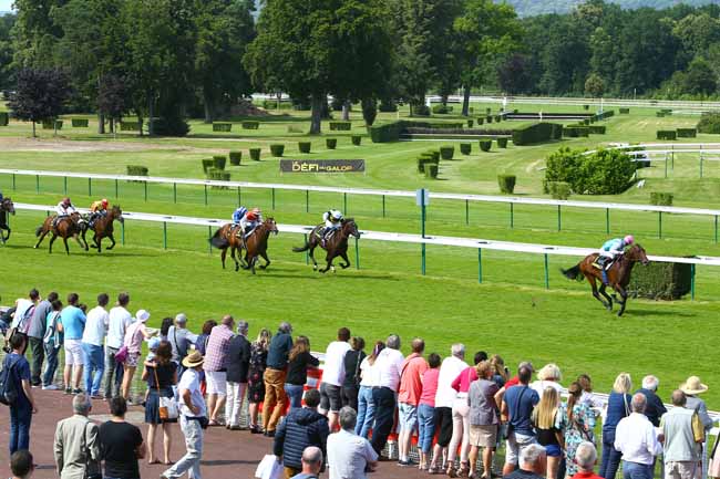Photo d'arrivée de la course pmu PRIX DU BERVAL à COMPIEGNE le Samedi 23 juin 2018