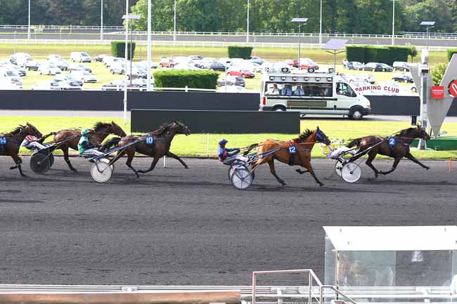 Photo d'arrivée de la course pmu PRIX DE GRASSE à PARIS-VINCENNES le Dimanche 24 juin 2018