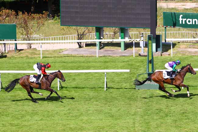 Photo d'arrivée de la course pmu PRIX DU VAL DE GRACE à SAINT-CLOUD le Lundi 25 juin 2018