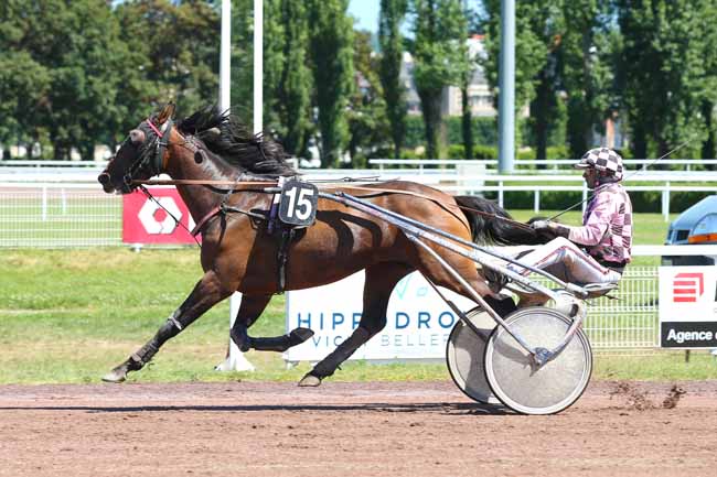 Photo d'arrivée de la course pmu PRIX DE ROCHEFORT MONTAGNE à VICHY le Jeudi 28 juin 2018
