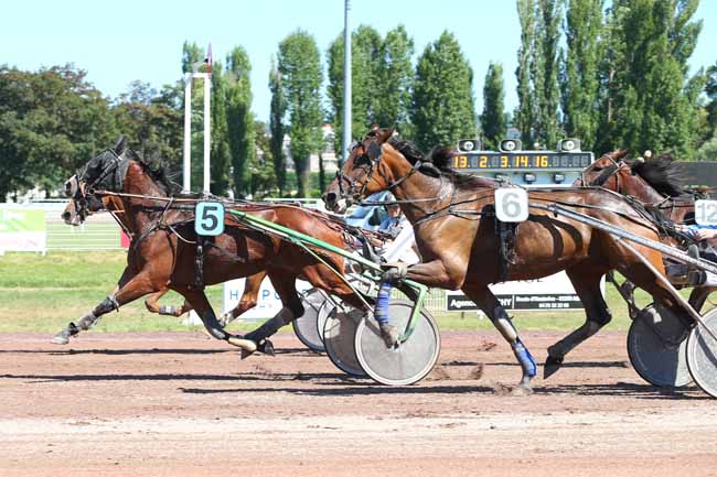 Photo d'arrivée de la course pmu PRIX DE COSNE-SUR-LOIRE à VICHY le Jeudi 28 juin 2018