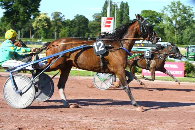 Photo d'arrivée de la course pmu PRIX DE ROUVROY à ENGHIEN le Jeudi 28 juin 2018
