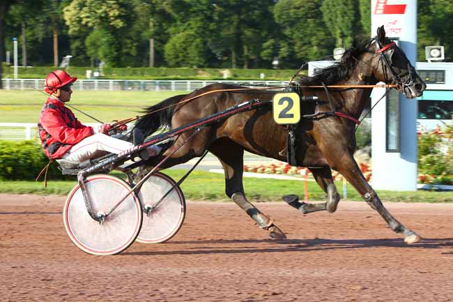 Photo d'arrivée de la course pmu PRIX DE LA PLACE DU COMMERCE à ENGHIEN le Jeudi 28 juin 2018