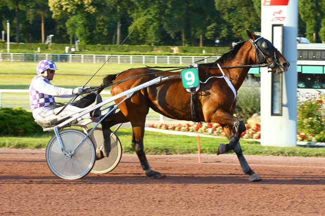 Photo d'arrivée de la course pmu PRIX DE LUNEL à ENGHIEN le Jeudi 28 juin 2018