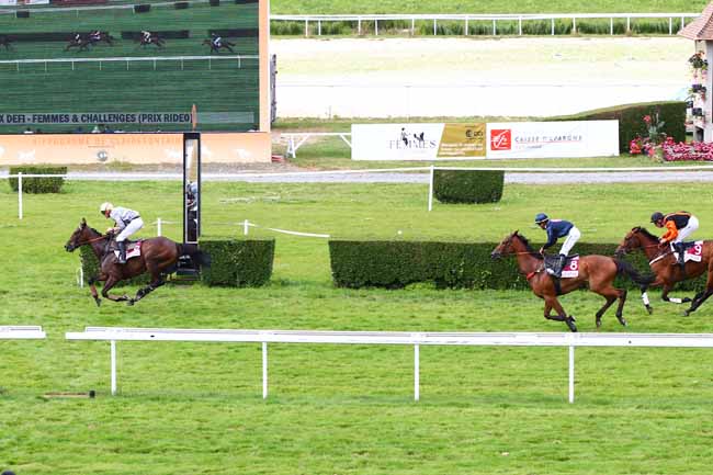 Photo d'arrivée de la course pmu PRIX RIDEO à CLAIREFONTAINE le Lundi 2 juillet 2018