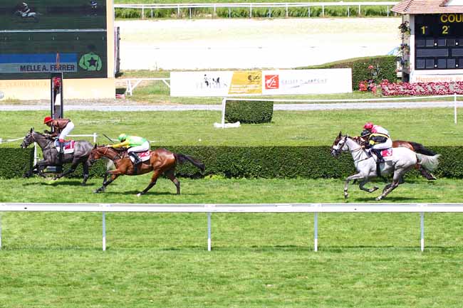 Photo d'arrivée de la course pmu PRIX DE PENNEDEPIE à CLAIREFONTAINE le Lundi 2 juillet 2018