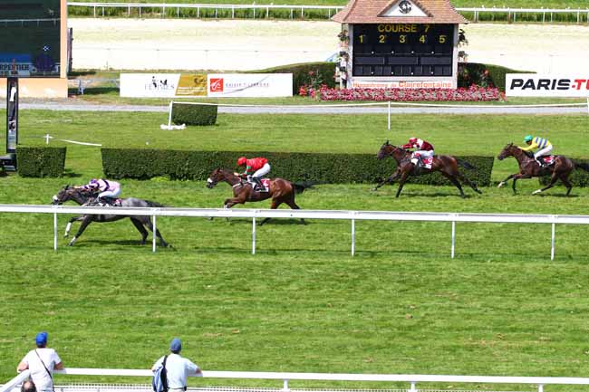 Photo d'arrivée de la course pmu PRIX DES OEILLETS à CLAIREFONTAINE le Lundi 2 juillet 2018