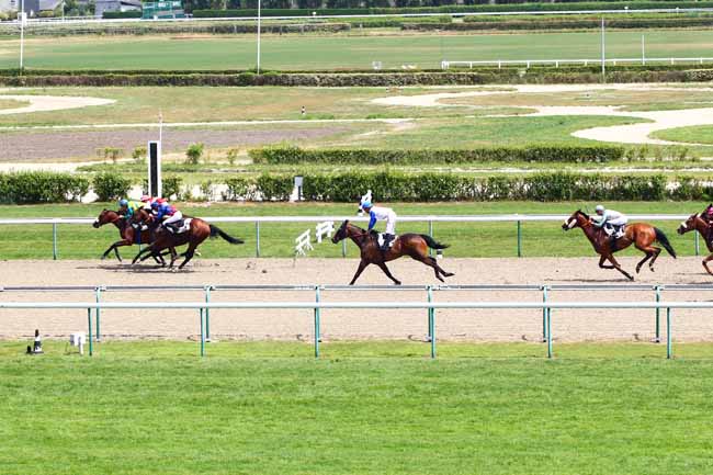 Photo d'arrivée de la course pmu PRIX DE L'ITON à DEAUVILLE le Mardi 3 juillet 2018