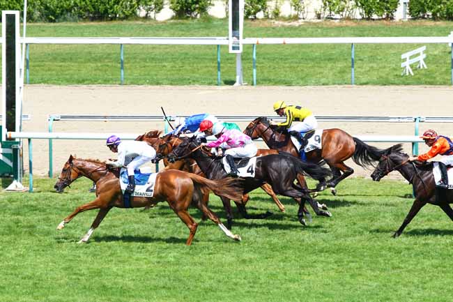 Photo d'arrivée de la course pmu PRIX DE NONANT-LE-PIN à DEAUVILLE le Mercredi 4 juillet 2018