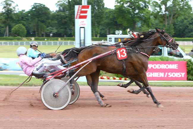 Photo d'arrivée de la course pmu PRIX DE LA TOUR EIFFEL à ENGHIEN le Jeudi 5 juillet 2018