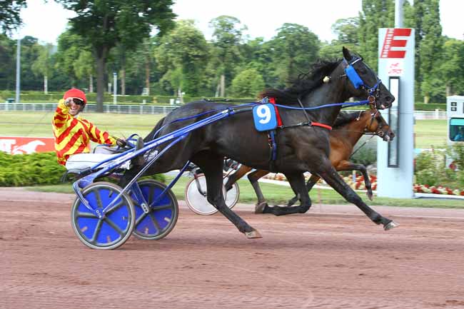 Photo d'arrivée de la course pmu PRIX DE LA MADELEINE à ENGHIEN le Jeudi 5 juillet 2018