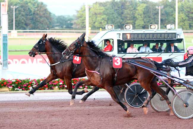 Photo d'arrivée de la course pmu PRIX D'AGON-COUTAINVILLE à CABOURG le Vendredi 6 juillet 2018