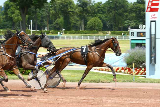 Photo d'arrivée de la course pmu PRIX DE L'ARDECHE à ENGHIEN le Samedi 7 juillet 2018