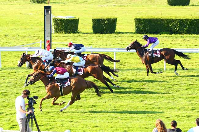 Photo d'arrivée de la course pmu PRIX VILLE DE SAINT-ARNOULT à CLAIREFONTAINE le Samedi 7 juillet 2018