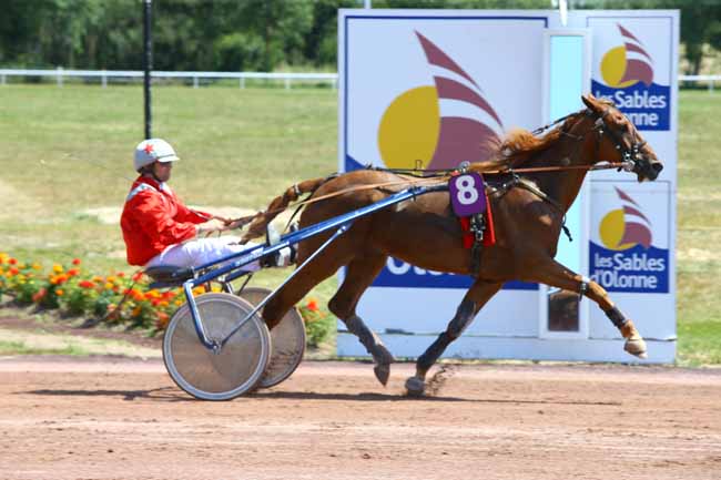 Photo d'arrivée de la course pmu PRIX DE SAINT-FOY à LES SABLES D'OLONNE le Mardi 10 juillet 2018