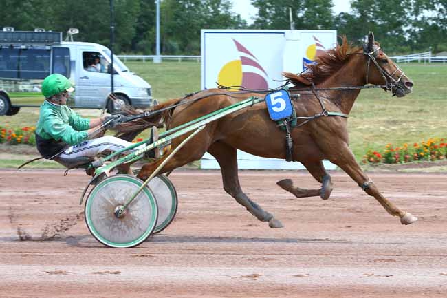Photo d'arrivée de la course pmu PRIX D'OLONNE-SUR-MER à LES SABLES D'OLONNE le Mardi 10 juillet 2018