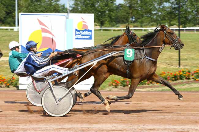 Photo d'arrivée de la course pmu PRIX DE L'ILE D'OLONNE à LES SABLES D'OLONNE le Mardi 10 juillet 2018