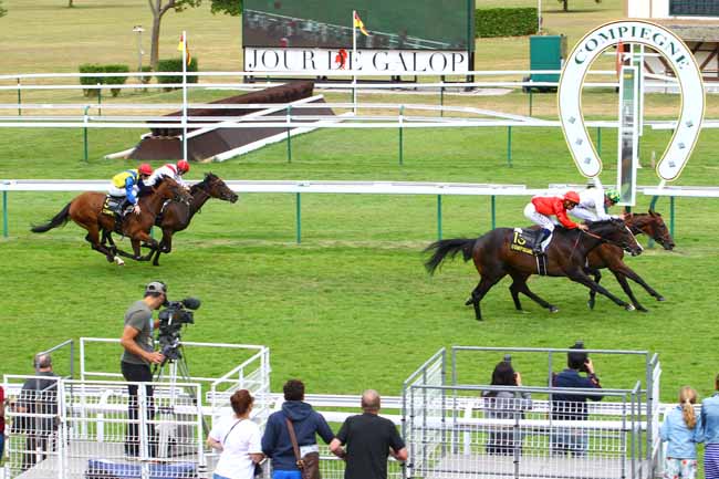 Photo d'arrivée de la course pmu PRIX DES ETANGS DE SAINT-PIERRE à COMPIEGNE le Mardi 10 juillet 2018