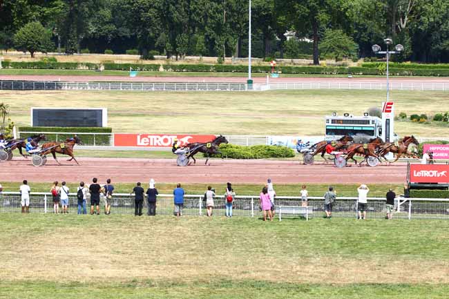 Photo d'arrivée de la course pmu PRIX DU PALAIS DE CHAILLOT à ENGHIEN le Dimanche 15 juillet 2018