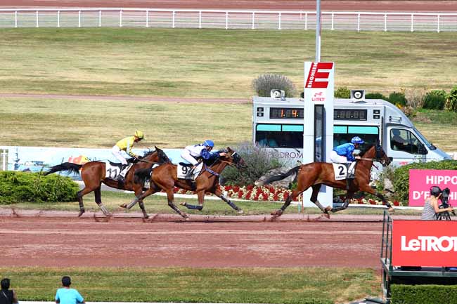 Photo d'arrivée de la course pmu PRIX DE LA PORTE DE SEVRES à ENGHIEN le Dimanche 15 juillet 2018