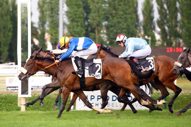 Photo d'arrivée de la course pmu PRIX HENRI ROSSI à VICHY le Lundi 16 juillet 2018