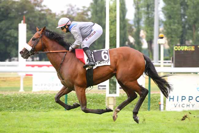 Photo d'arrivée de la course pmu PRIX DE SAINT-MENOUX à VICHY le Lundi 16 juillet 2018