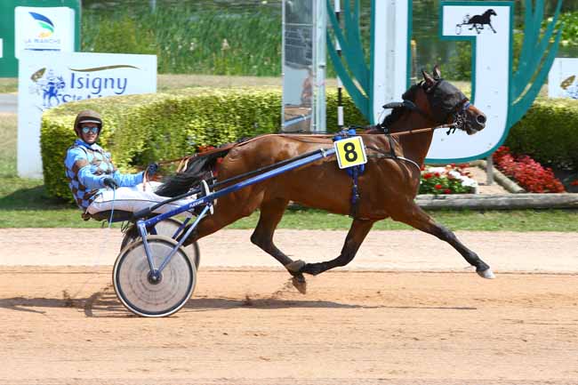 Photo d'arrivée de la course pmu PRIX JEAN-PAUL ANDRE à GRAIGNES le Mercredi 18 juillet 2018
