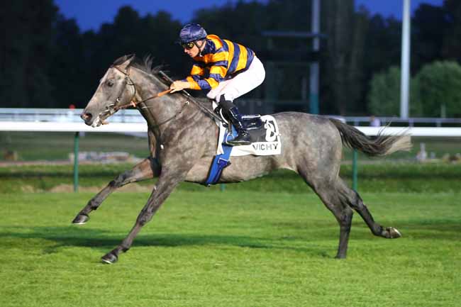 Photo d'arrivée de la course pmu PRIX ALETTI PALACE HOTEL à VICHY le Mercredi 18 juillet 2018