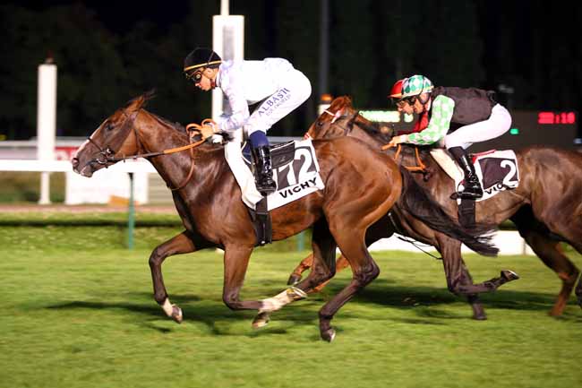 Photo d'arrivée de la course pmu PRIX ROGER CLUZEL à VICHY le Mercredi 18 juillet 2018