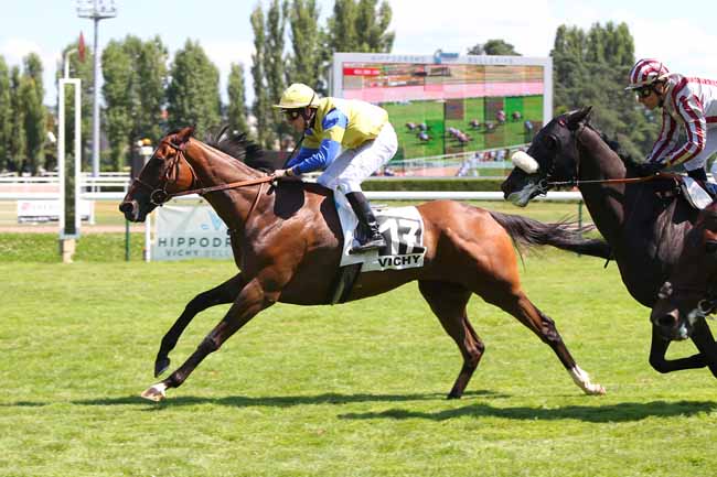 Photo d'arrivée de la course pmu PRIX EDMOND MAUPOIL à VICHY le Jeudi 19 juillet 2018