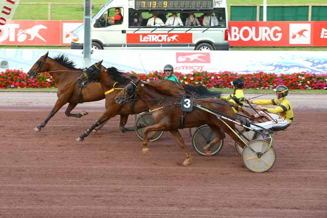 Photo d'arrivée de la course pmu GRAND PRIX DE LA VILLE DE CABOURG à CABOURG le Vendredi 20 juillet 2018
