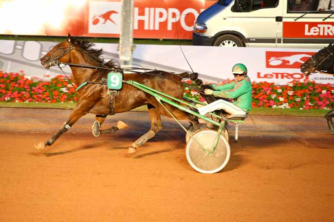 Photo d'arrivée de la course pmu PRIX LOCATECH ARTIFICE à CABOURG le Vendredi 20 juillet 2018